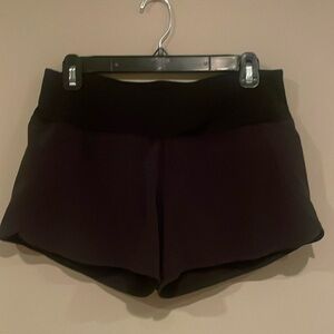 Lululemon size 6 speed up short high rise 2.5 inch lined like new